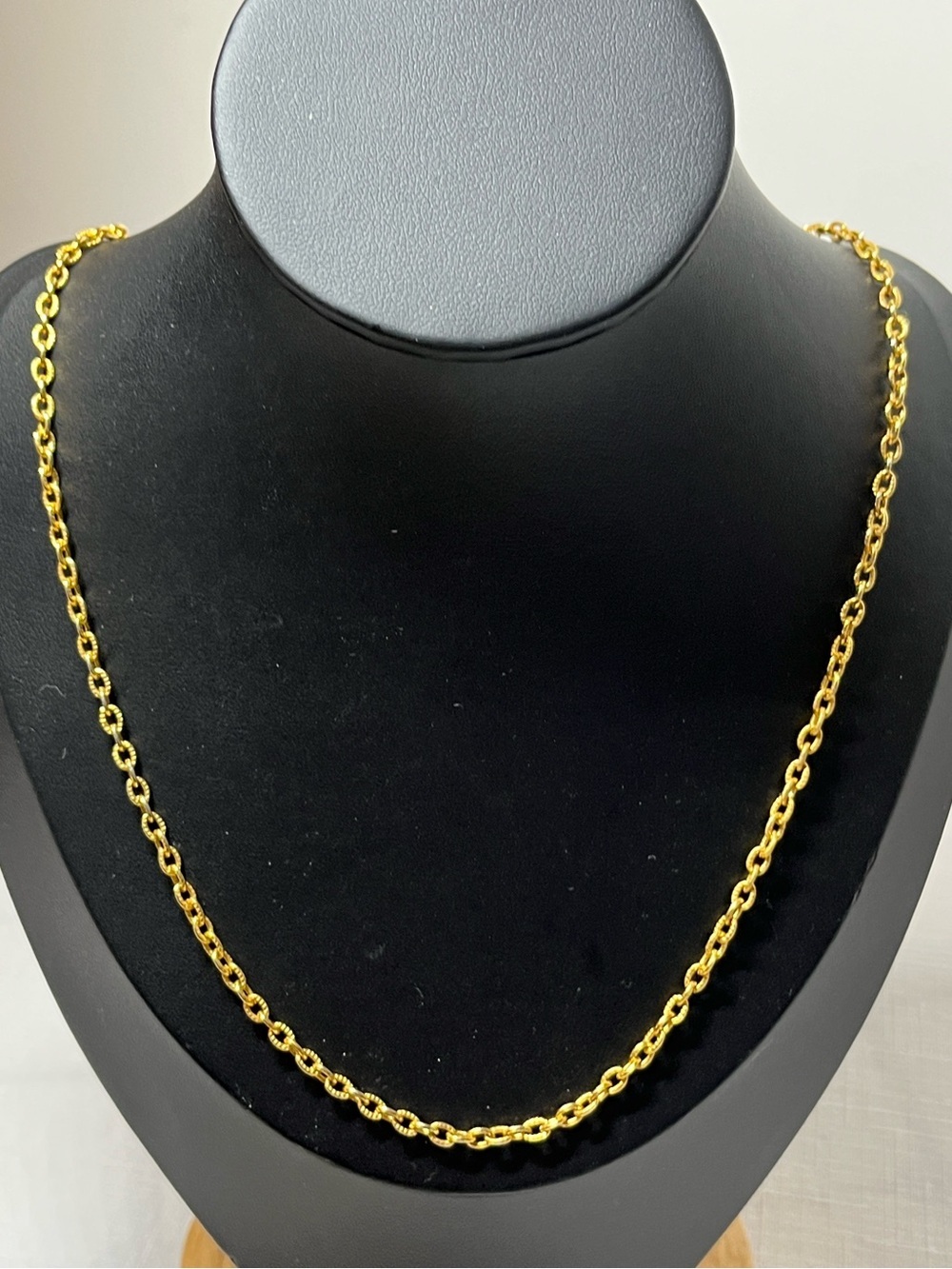 Vintage Gold Chain Necklace
Classic Link Design
22”